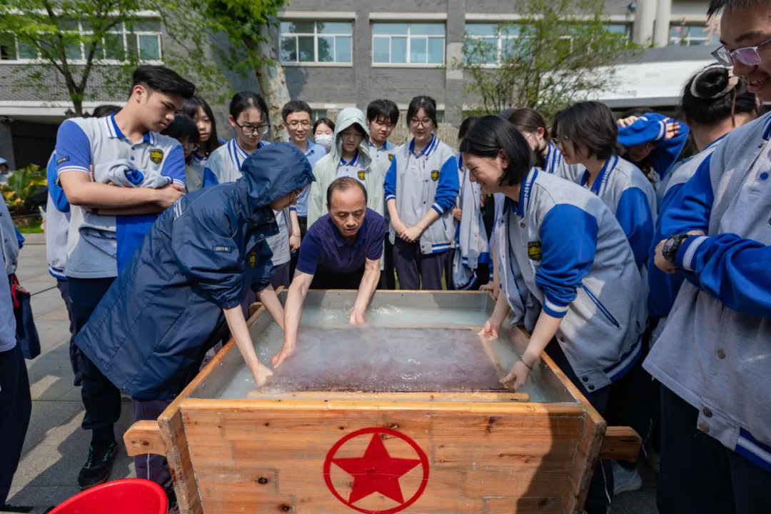 國寶國粹邂逅青春 文化薪火點亮校園 &mdash;&mdash;南京市寧海中學&ldquo;紅星宣紙與中國畫進校園&rdquo;主題活動圓滿舉行